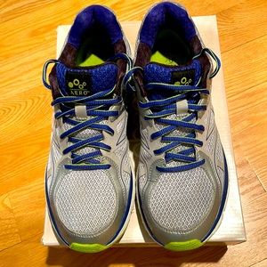Abeo running shoes with aero air-flow outsole. Grey/Royal. Size 9-1/2 W.